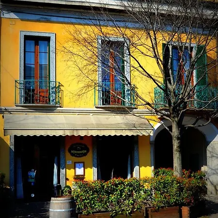 Italia 30 Hotel 2*