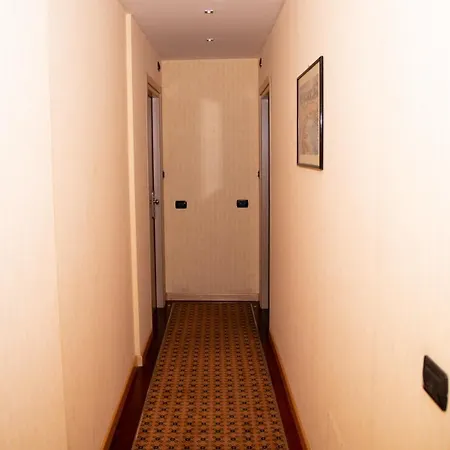 Hotel Italia 30 2*